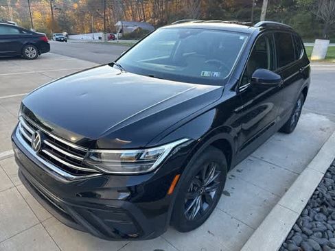 Certified 2022 Volkswagen Tiguan SE image 1