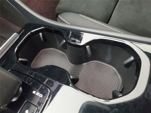 Certified 2024 Volvo C40 P8 Recharge Ultimate w/ Protection Package Premier RWD image 31