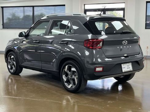 Used 2025 Hyundai Venue SEL FWD image 8