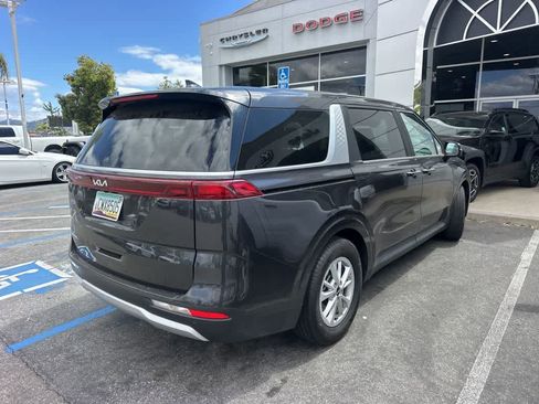 Used 2024 Kia Carnival LX FWD image 3
