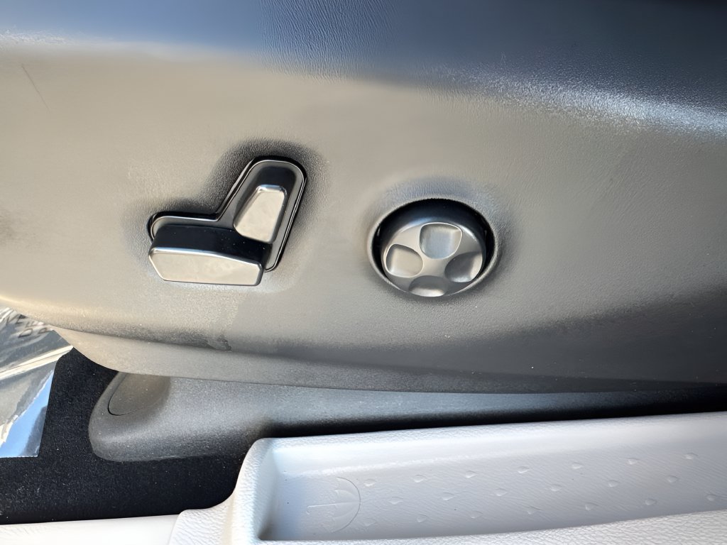 Used 2023 Chrysler Pacifica Touring-L FWD image 10