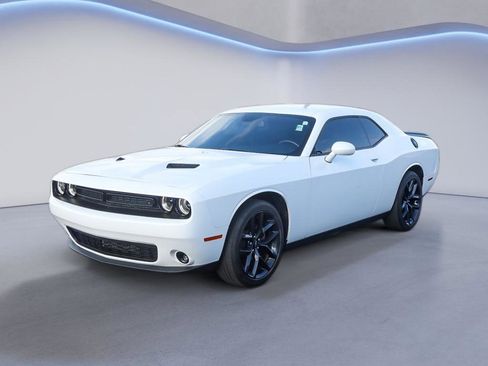 Used 2021 Dodge Challenger SXT w/ Driver Convenience Group image 2