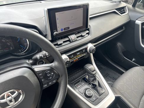 Used 2025 Toyota RAV4 XLE AWD/4WD image 22