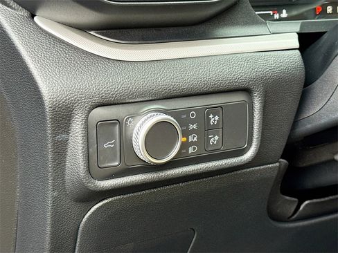 Used 2020 Ford Explorer XLT image 27