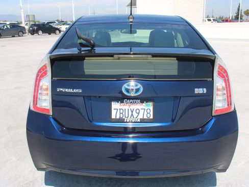 Used 2013 Toyota Prius Four w/ Deluxe Solar Roof Pkg FWD image 4