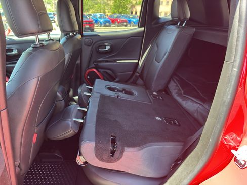 Used 2018 Jeep Renegade Trailhawk AWD/4WD image 17