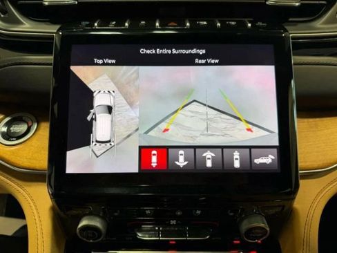 Used 2022 Jeep Grand Cherokee Summit AWD/4WD image 23