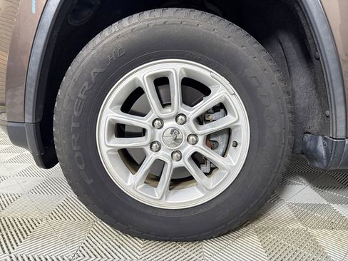 Used 2018 Jeep Grand Cherokee Laredo image 18