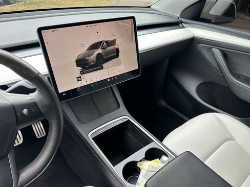 Used 2022 Tesla Model Y Performance image 18