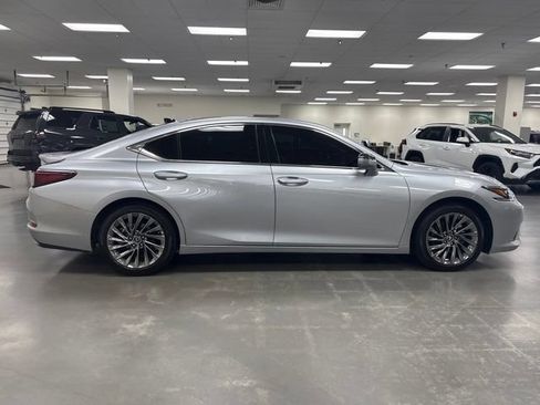 Used 2025 Lexus ES 350 Ultra Luxury FWD image 8