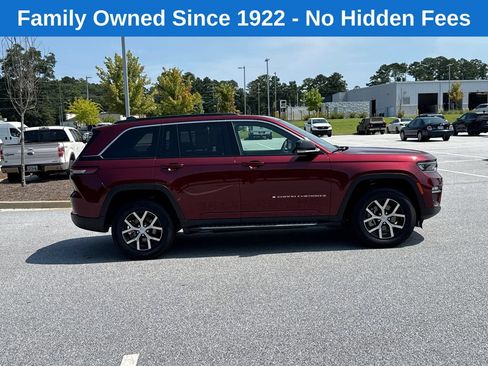 Used 2025 Jeep Grand Cherokee Limited w/ Luxury Tech Group II AWD/4WD image 8