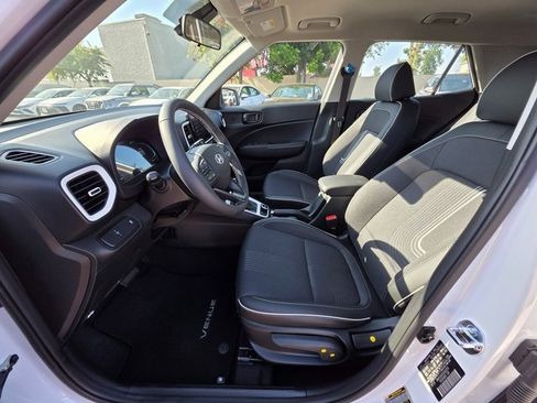 New 2025 Hyundai Venue Limited image 15