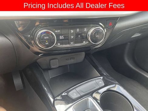 Used 2025 Chevrolet Trax LT w/ Driver Confidence Package FWD image 33