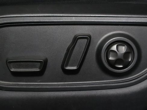 Used 2022 Jeep Grand Cherokee L Limited AWD/4WD image 32
