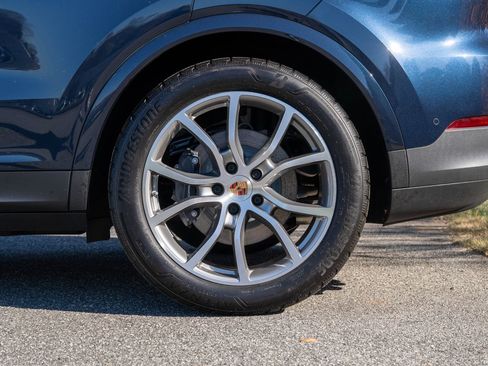Certified 2025 Porsche Cayenne image 12
