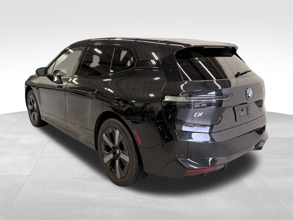 Used 2024 BMW iX xDrive50 w/ Sport Package AWD/4WD image 3