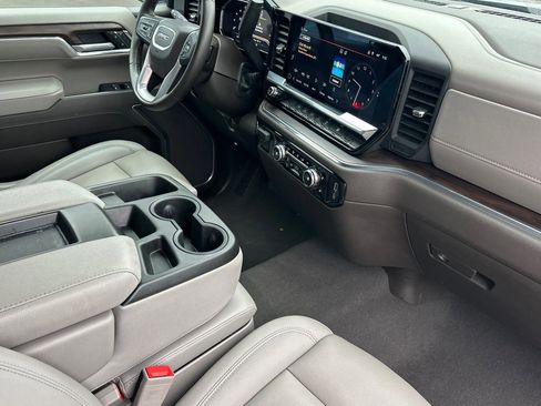 Certified 2025 GMC Sierra 1500 SLT image 15