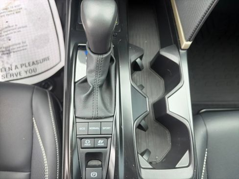 Used 2025 Toyota Camry SE w/ Convenience Package FWD image 23