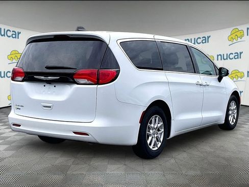 Used 2023 Chrysler Voyager LX image 6
