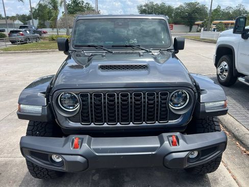 Used 2025 Jeep Gladiator Mojave w/ Convenience Group AWD/4WD image 2