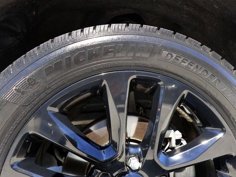 Used 2018 Jeep Grand Cherokee Altitude RWD image 29
