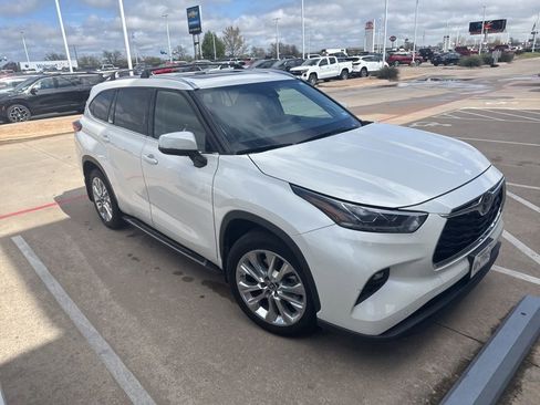 Used 2021 Toyota Highlander Limited image 4
