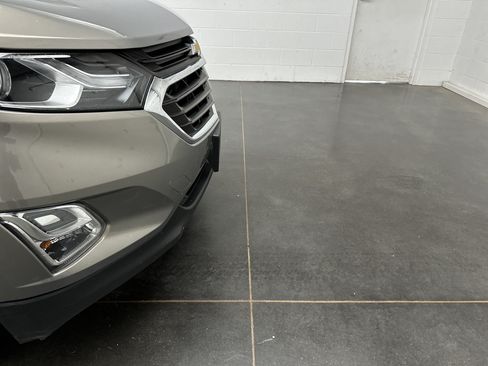 Used 2018 Chevrolet Equinox LT AWD/4WD image 2