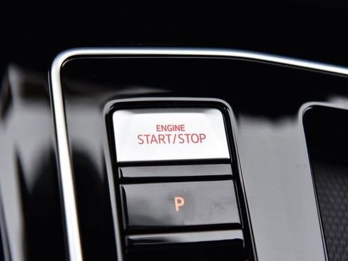 Certified 2025 Volkswagen GTI SE image 17