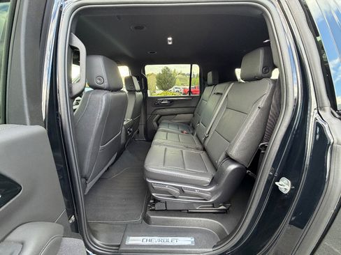 Used 2025 Chevrolet Suburban Z71 AWD/4WD image 4