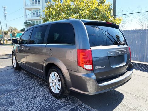 Used 2019 Dodge Grand Caravan SXT image 6