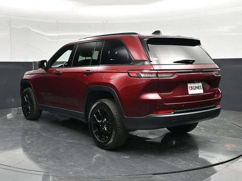 Used 2025 Jeep Grand Cherokee Altitude AWD/4WD image 11
