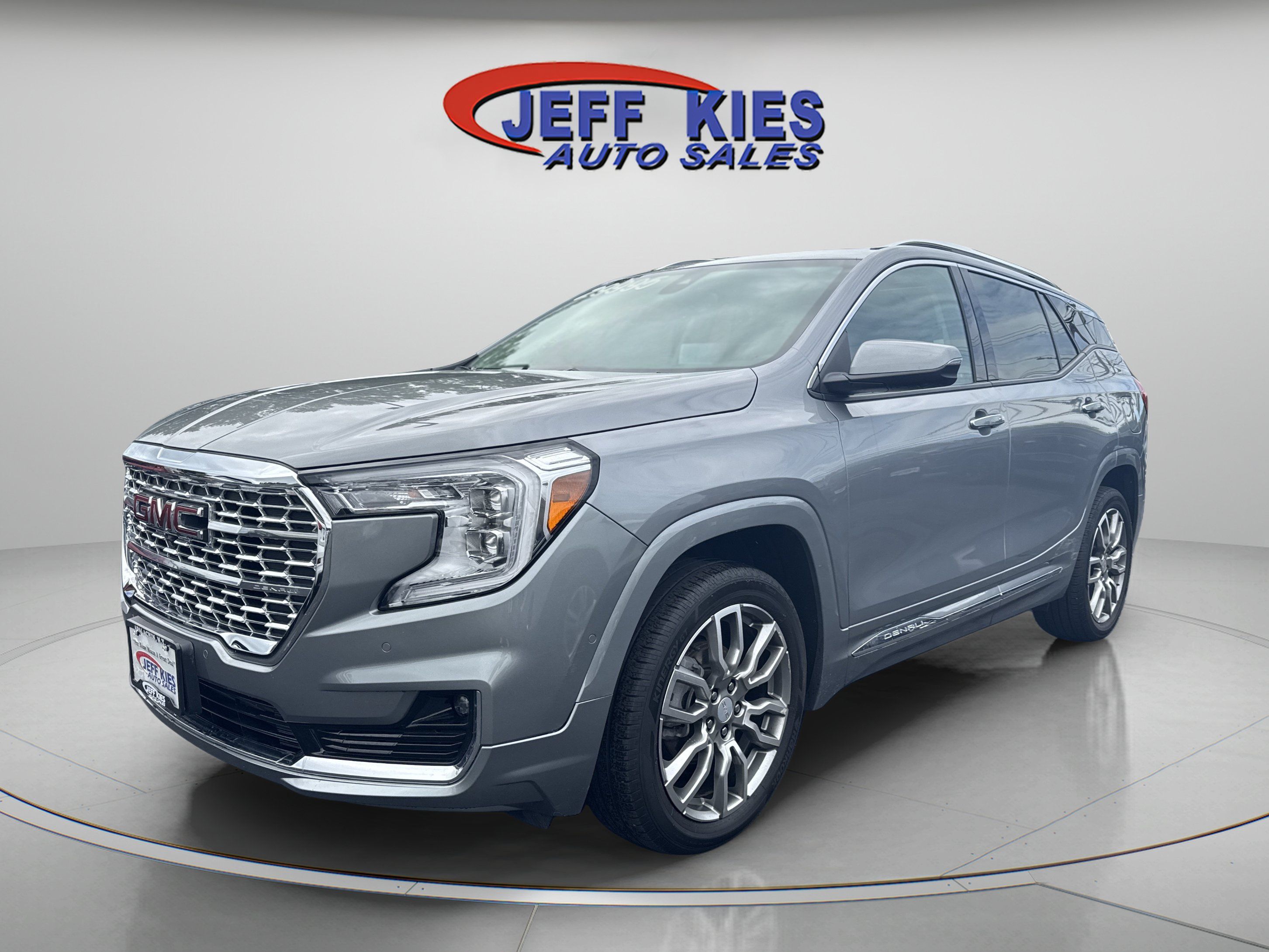Used 2023 GMC Terrain Denali w/ Denali Premium Package AWD/4WD image 1