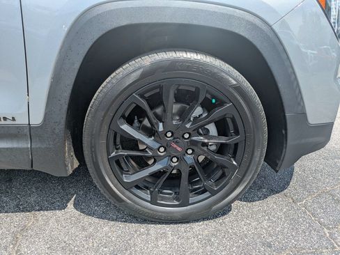 Used 2024 GMC Terrain SLE w/ Elevation Edition FWD image 11