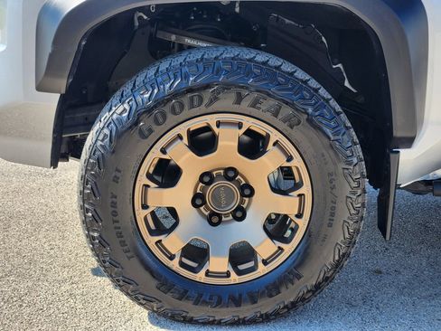 Used 2024 Toyota Tacoma 4x4 Double Cab Hybrid image 10