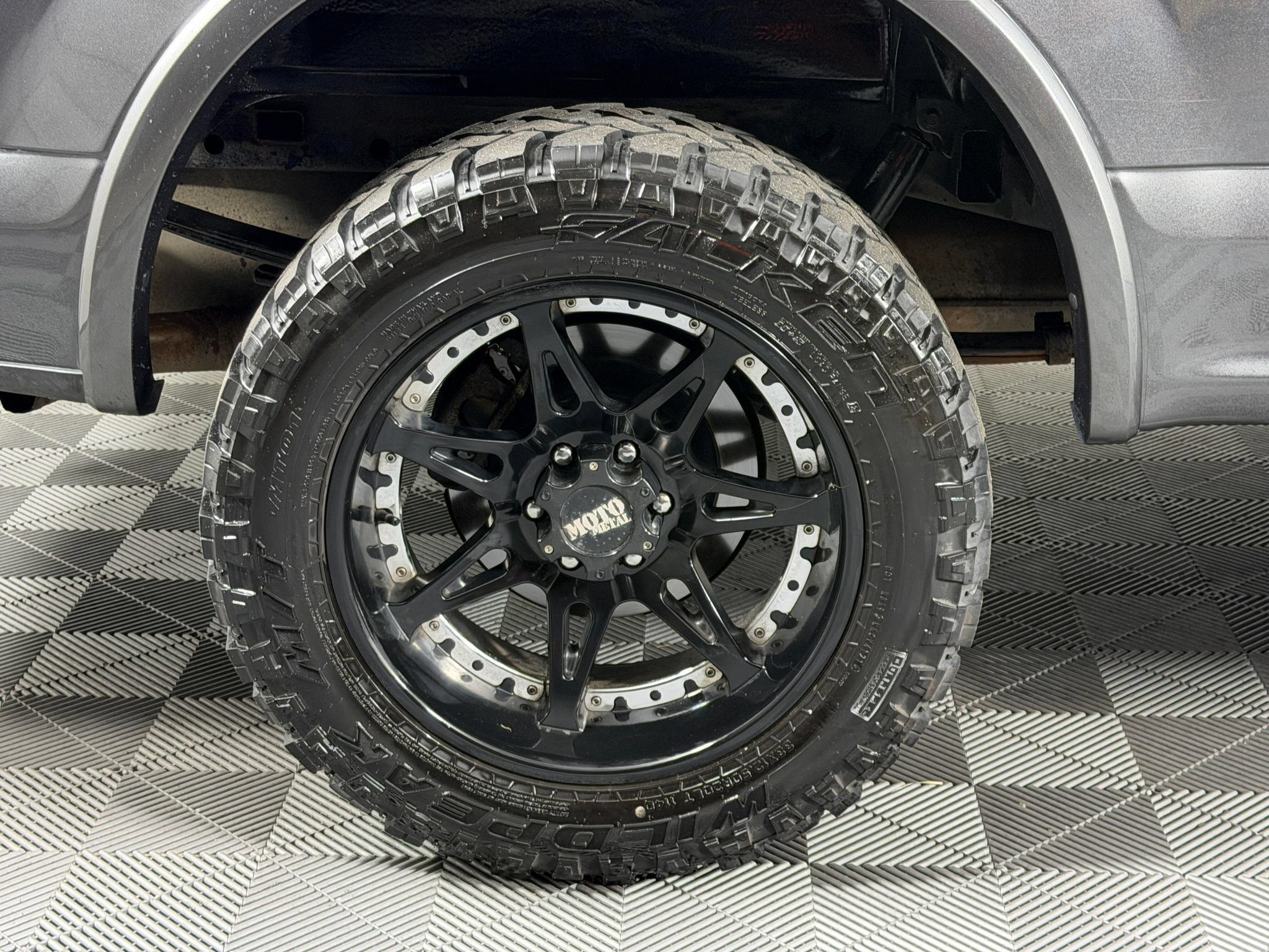 Used 2017 Ford F150 Lariat w/ Equipment Group 502A Luxury AWD/4WD image 8