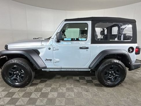 Used 2024 Jeep Wrangler Sport AWD/4WD image 5