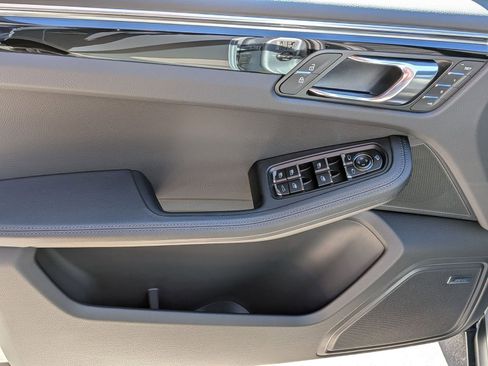 New 2026 Porsche Macan image 14