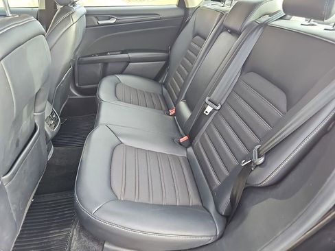 Used 2018 Ford Fusion SE image 16