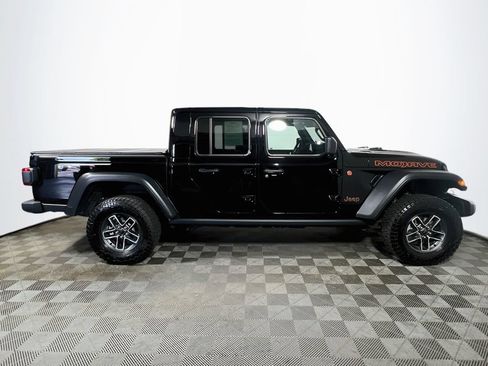 Used 2025 Jeep Gladiator Mojave w/ Convenience Group AWD/4WD image 8