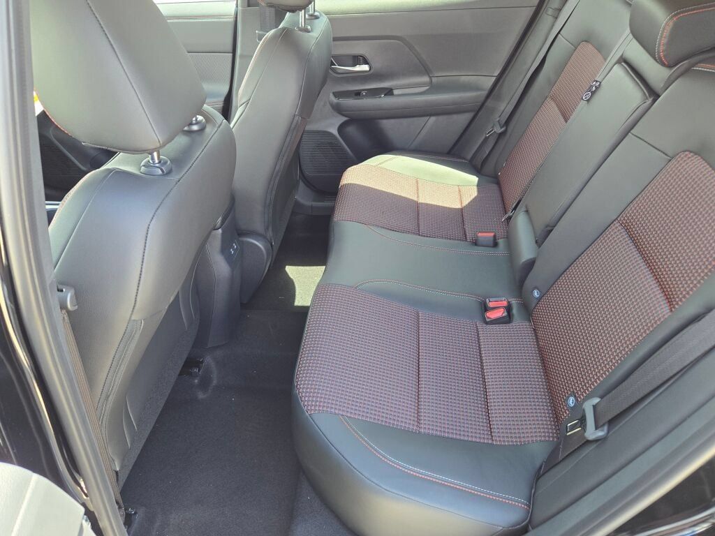 Used 2026 Nissan Kicks SR AWD/4WD image 14