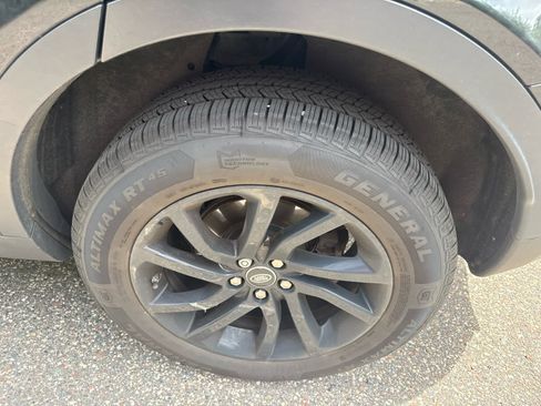 Used 2018 Land Rover Discovery Sport HSE AWD/4WD image 7