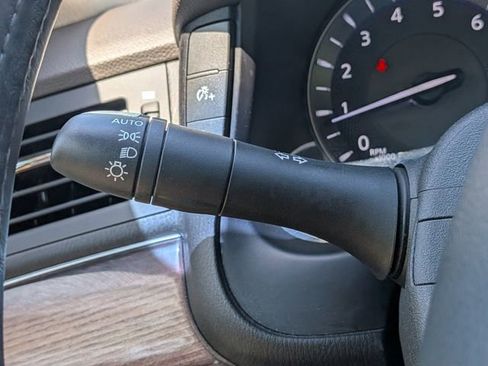 Used 2012 INFINITI M37 x w/ Deluxe Touring Pkg image 27