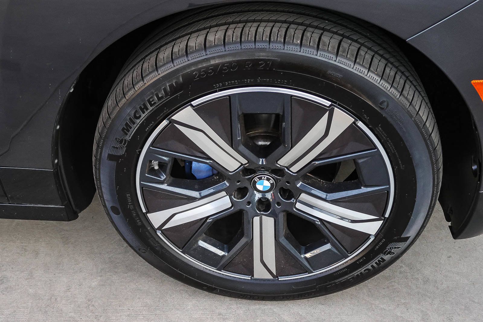 Used 2024 BMW iX xDrive50 w/ Sport Package AWD/4WD image 14