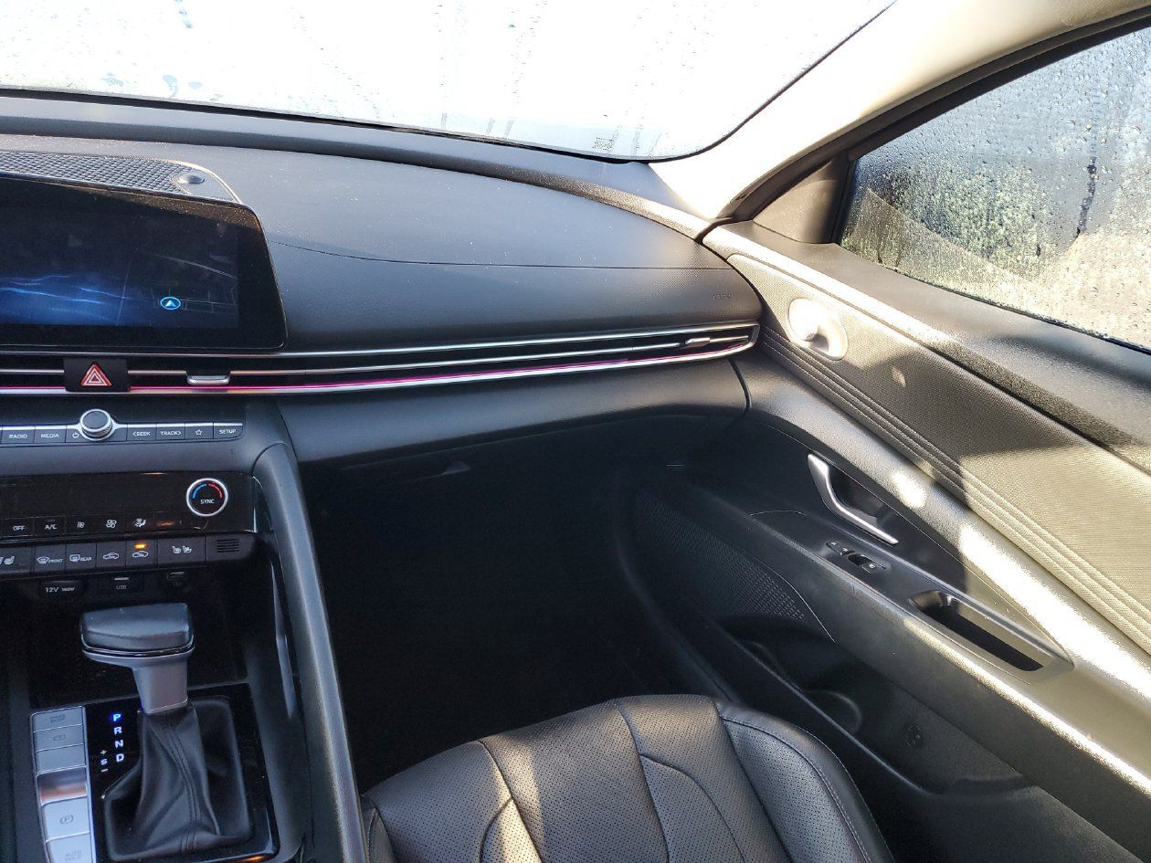 Used 2023 Hyundai Elantra Limited FWD image 15