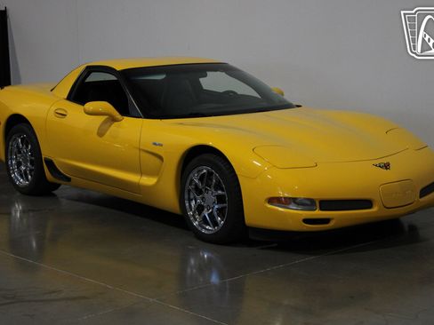 Used 2002 Chevrolet Corvette Z06 w/ Memory Pkg image 18