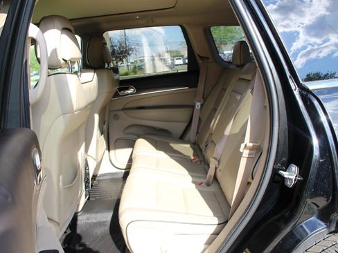 Used 2017 Jeep Grand Cherokee Overland image 34