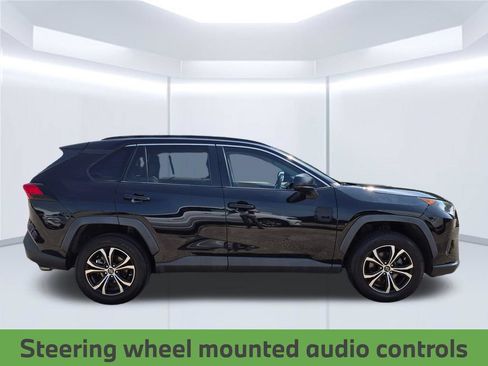 Used 2021 Toyota RAV4 LE FWD image 8