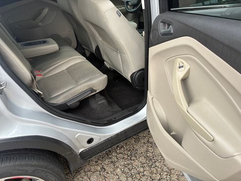 Used 2017 Ford Escape SE w/ Equipment Group 201A FWD image 9