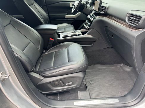 Used 2021 Ford Explorer Limited w/ Equipment Group 301A image 41