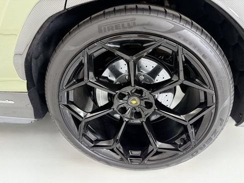 Used 2024 Lamborghini Urus Performante AWD/4WD image 30